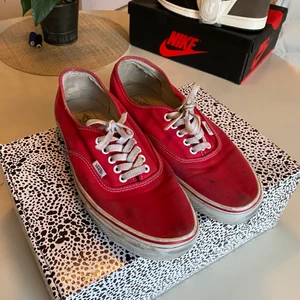 Vans - Vid köp av något annat par skor så skickar jag med domhär helt gratis om så önskas👍🏽✌🏽