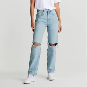 Gina 90s jeans - Säljer dessa snygga i storlek 42 och 40💕 Använda endast en gång👌 Köpare står för frakt💕