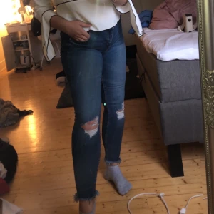 Jeans  - Ännu ett par slitna jeans, det är inte min stil riktigt 