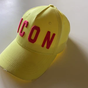 Dsquared 2 icon keps - Säljer en somrig icon keps från dsquared 2 i nyskick. Endast använd 1 gång