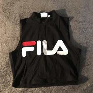 Fila top - Fila Top, endast använd en gång. Mycket bra skicka och bra fit! Köparen står för frakt! 
