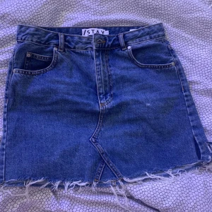 Kiol - Säljer min kjol från stay i storlek s  men passar även en m säljer för ja alldrig använt den men annars bra kvalite och superfin 