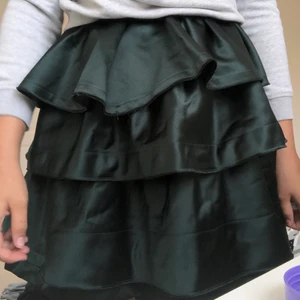 Fin grön volangkjol💚 - Så fin kjol från zara💚  300 inkl frakt