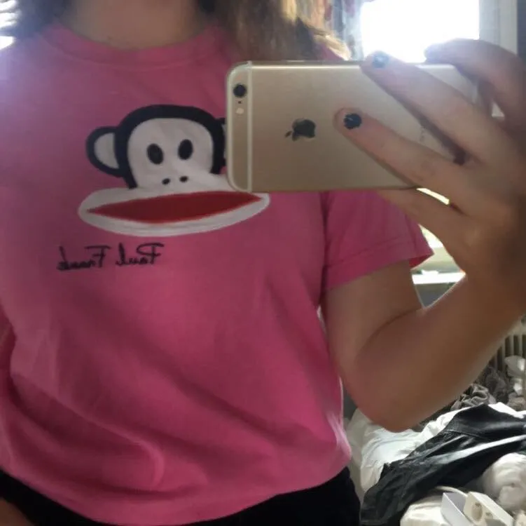 rosa paul frank t-shirt jag köpt på second hand för ett tag sen. Jätteskönt material och supersöt tröja. Porto står på köparen❤️. T-shirts.