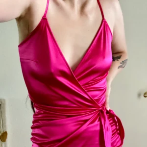 Tidernas festklänning - Nä men så fin och bekväm. Endast provad!