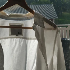 Mjuk skjorta  - Vit skjorta från lager 157! Använd men inte mycket :) storlek L! frakt: 42kr