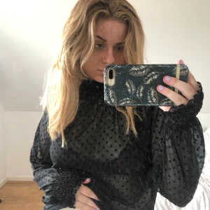 Mesh/ polkadots  - Super snygg meshtröja med polka dots! Köpt på Kappahl och använd ett fåtal gånger 