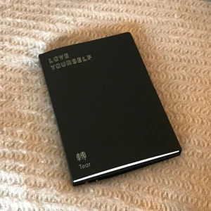 BTS album - Säljer mitt BTS tear album, version R, köpt i London förra året! Allt ingår och det är i relativt bra skick! Säljer pga att jag har två i samma version:) Pris kan diskuteras!!🧚🧚🏼‍♀️💓