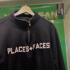 Places + Faces tröja - Säljer min Places + Faces tröja, köpt på Pmp i Stockholm för 2000:- storlek Xl passar M. Inga flaws bara general wear 