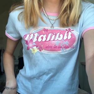 T-shirt - T-shirt köpt på rödakorset as snygg men anvönder aldrig 💖