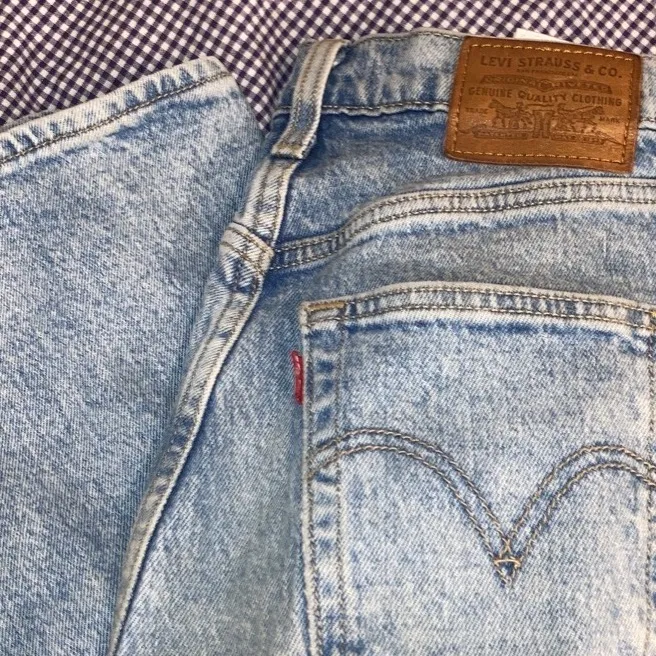 Snygga jeans som inte kommer till användning, nypris: 1.199kr å säljer nu för 350kr❤️ frakt tillkommer!. Jeans & Byxor.
