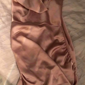 FestKlänning - Fin kort klänning, köparen står för frakten