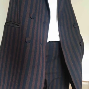  - Randigt matchande kostymset från H&M trend. Använd ett fåtal gånger. 