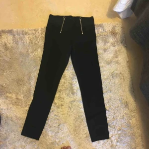  - Elastiska byxor från zara frakt tillkommer  