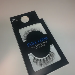  - Oanvända lösögonfransar i whispie modell, lim ingår. 