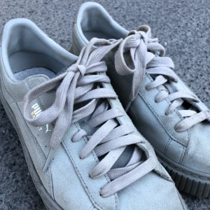  - PUMA BASKET PLATFORM säljs pga för stora! Använda 5 gånger och därmed i gott skick. Nypris 900 mitt pris 370:-