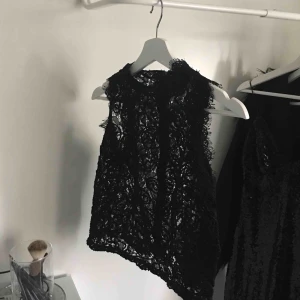  - Linne i spets från Zara. Aldrig använd. Köparen står för frakt 