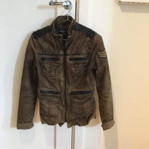  - Jacka från Rock’ n blue. Kan mötas upp i kungsbacka eller posta, köparen står för frakten. 