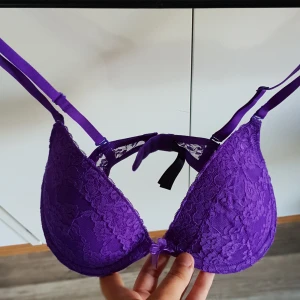  - Oanvänd ljusare lila bh, köpt hos Lindex