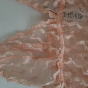  - Söt bralette från &other stories. Frakt tillkommer