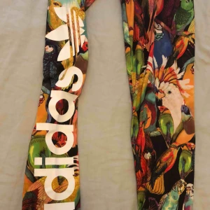  - Sjukt snygga leggings från Adidas. Knappt använda. Nypris 450kr