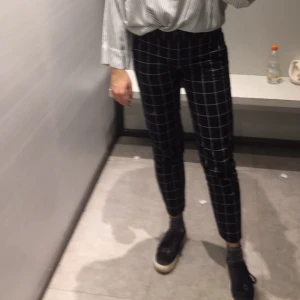  - Säljer mina rutiga byxor från mango