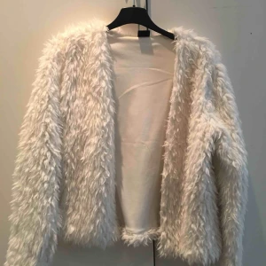  - Kofta/jacka från GinaTricot, använt ett fåtal gånger men är som ny! Köparen står för frakt:)