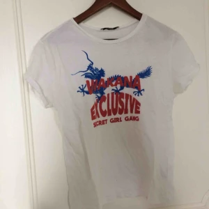  - Tshirt från Pull and bear i storlek M. Köpare står för frakt