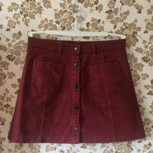  - Söt kjol från Monki i fint använt skick. Lite kortare i modellen och passar 36-38. Köpare står för frakt. Kan även mötas upp i Oskarshamn/Västervik fram till 25 augusti, därefter i Uppsala/Sthlm. 