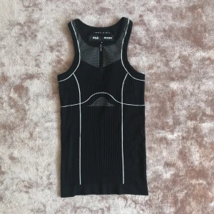  - Träningslinne från Fila x Weekday 