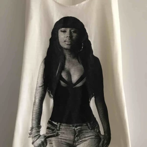  - Linne med nå brud på  Frakt 12kr