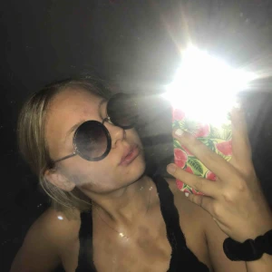  - Fina solglasögon. Pris 50kr