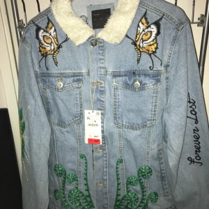  - Helt ny zara jeans jacka 