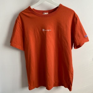 champion t-shirt - så snygg t-shirt från champion i strl. L, unisex
