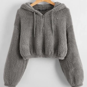 Teddy hoddie - Grå Teddyhoddie som passar perfekt nu till hösten. Helt ny, helt oanvänd. Mindre i storlek 