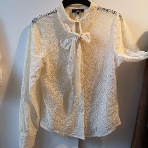 Skjorta från bikbok - Storlek L men passar även M