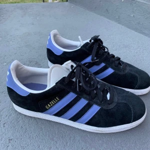 Vintage Adidas Gazelle purple *rare* - Sköna par skor som inte kommer tlll användning längre strl 43 köpta för 1199 i shanghai