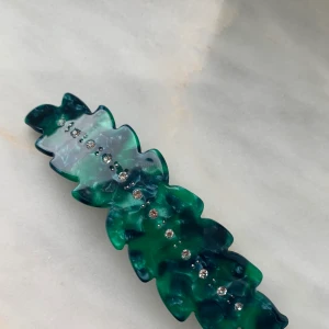 Hårklämma  - Säljer denna superfina hårklämma! Är köpt i en butik i Köpenhamn, kommer tyvärr inte till användning längre. Köparen står för frakt💕