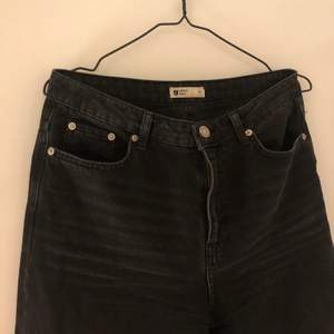Svarta jeans från Gina Tricot i storlek 40 🤍 Modell ”perfect jeans” 🤍 Pris kan alltid diskuteras! 