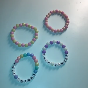 Armband - Armband 10kr styck, går även att beställa hur man själv vill ha det. frakt 11kr annars mötas i sthlm. 