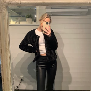 Jacka  - Pälsjacka från vero Moda i stolek s, 100kr + 64kr i frakt💓💓