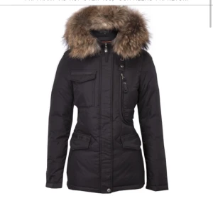 Hollies jacka - Säljer min fina hollies jacka som är använd en halv vinter, och är som ny!! 