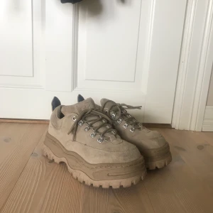 Eytys Angel - Säljer mina Eytys Angel i storlek 39, använda ett fåtal gånger🌞