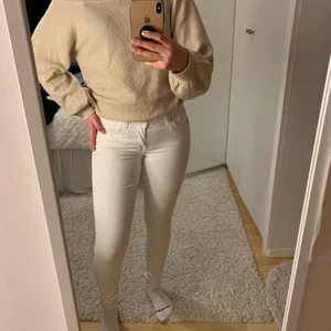 Tiger of sweden jeans - Jättefina oanvända (nyskick) TOS jeans i storlek 27/32, men skulle själv uppskatta det till 25-26/32 då jag säljer dom pga små i storlek. Köp direkt för 400kr eller buda i kommentarerna, startar på 200kr. Köpare står för frakt :)