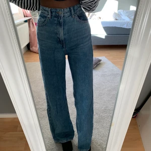 Jeans - Svin snygga jeans i storlek 36. Stora i modellen och sitter väldigt pösigt, frakt tillkommer💓