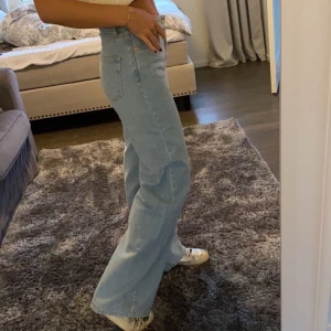 Vida jeans - Jättesnygga jeans från Junkyard i storlek 25. Passar en storlek xs/s/34 skulle jag säga. Knappt använda. Köpta för 499kr. BUDA!