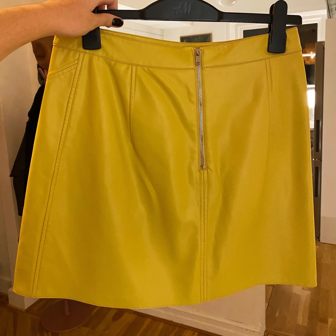 Gul kjol i skinnimitation - 91