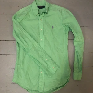 Ralph Lauren skjorta - Ralph Lauren skjorta i mycket bra skick. Köparen står för frakten. 