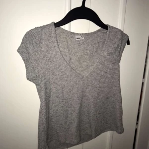 T-shirt - Skit skön, men har gått upp i vikt :( så säljer denna 