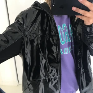 Jacka - vintage jacka från hm, använd ca 3-4 gånger och heeelt felfri. Storlek M